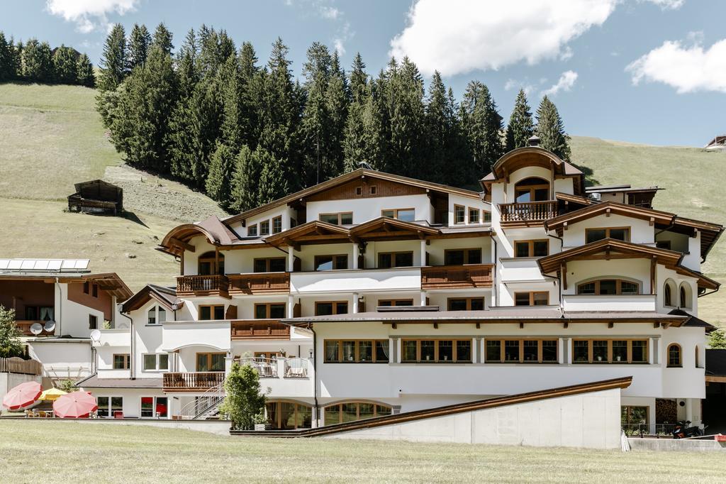 Auenhotel Tux Bagian luar foto