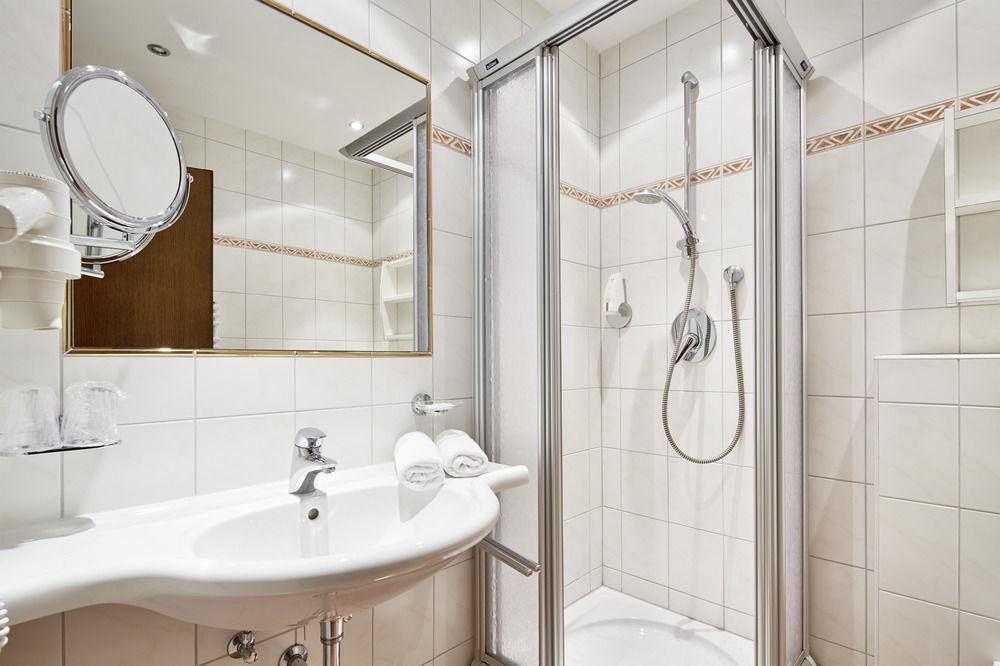 Auenhotel Tux Bagian luar foto